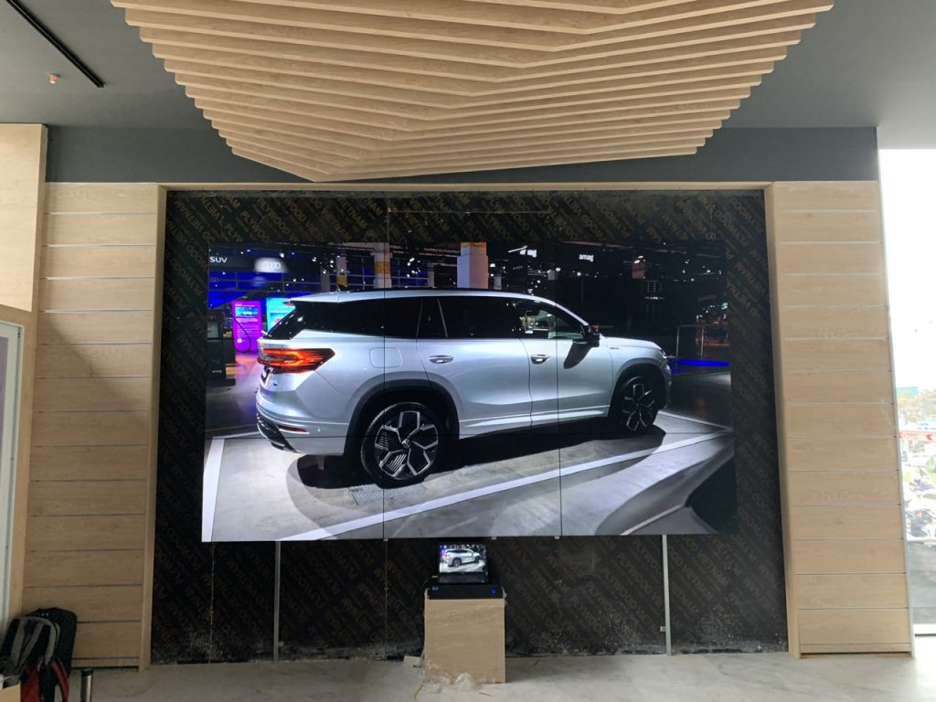 Hệ thống màn hình ghép cho cửa hàng ô tô tại Hà Nội