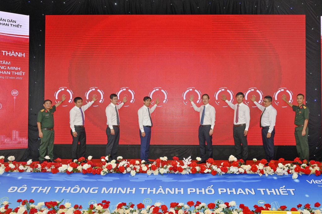 Hệ thống màn hình LED trong Trung tâm IOC - Bước đột phá trong chuyển đổi số của thành phố Phan Thiết 
